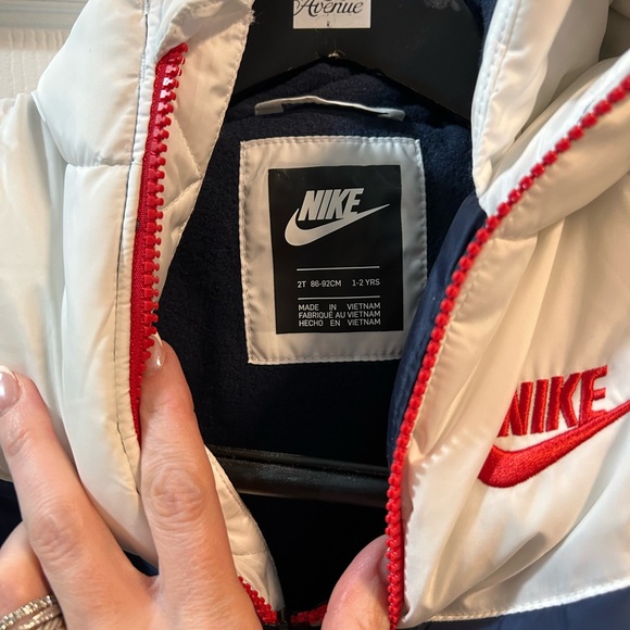 Boys Nike Jacket 2T - Picture 2 of 3